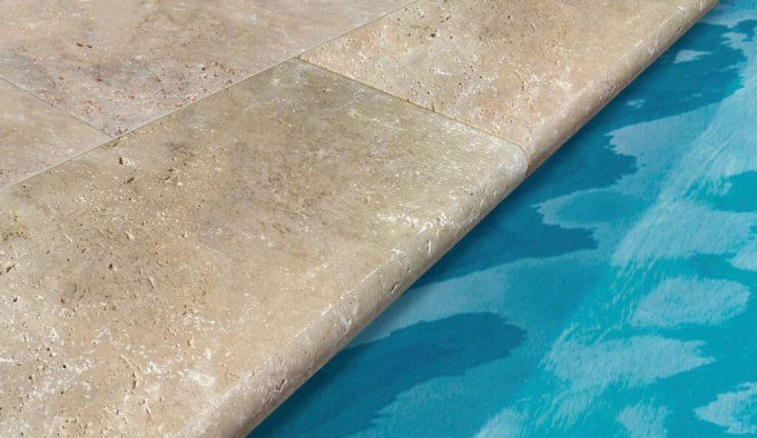 Margelles travertin mix beige rustic 33x100 cm Ep. 3 cm - 1 bord arrondi - 1 ml par unité de vente