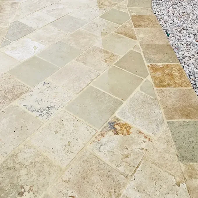 Pavés travertin 1er choix mix beige 15.3x15.3 cm Ep.3 cm - unité de vente : 1.0109 m² pour 39 pavés